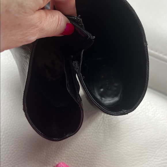 Kate Spade black leather boots with bow and patent leather accents - Picture 11 of 13